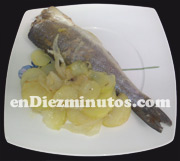 Lubina con patata y cebolla